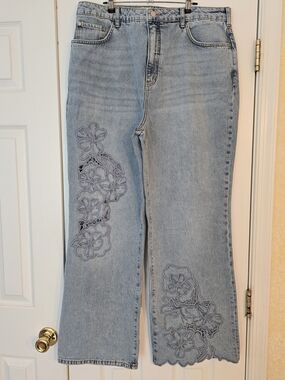 NWOT Pilcro Blue Embroidered Flower Jeans - 32